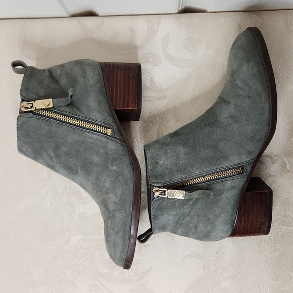 Tommy Hilfiger mushroom gray ankle bootie size 7.5 - Picture 8 of 13